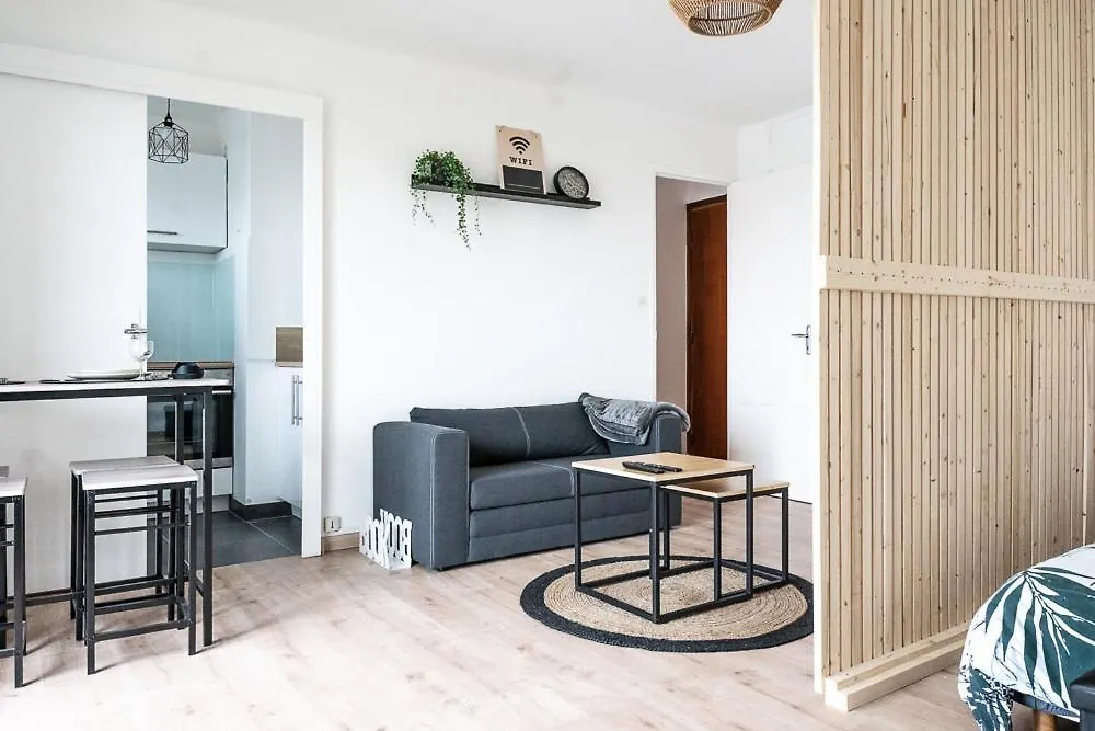 Studio Cocooning 2 Etoiles I Wifi I Clim I Plage 7Min A Pied Fréjus アパート